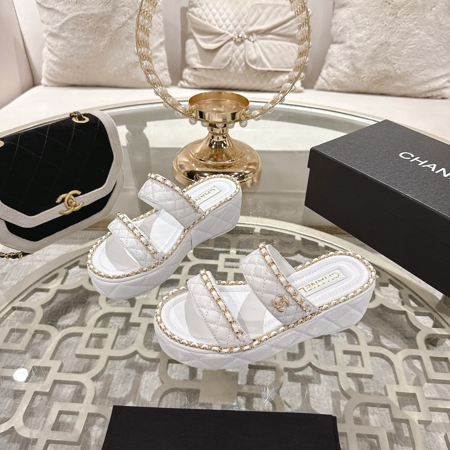 💕💕Factory direct selling price p600💕💕 𝐂𝐇𝐀𝐍𝐄𝐋 | Xiaoxiang 25𝐬𝐬 🦋2025 Spring and Summer New Products Counter Classic Xiaoxiang Double C Diamond Chain Slippers Series New〰 🍬 A must-have in the BS fashion circle The matching will interpret the meticulous, minimalist and classic elements that will never fade away. 💋 Showing a unique dressing style that is too beautiful to say. A must-have for summer... Upper: original high-customized lambskin. Lining: imported mixed sheepskin lining. Outsole: original molded non-slip outsole. Shoe size: 35-39 (34.40.41.42 customization is not returnable).